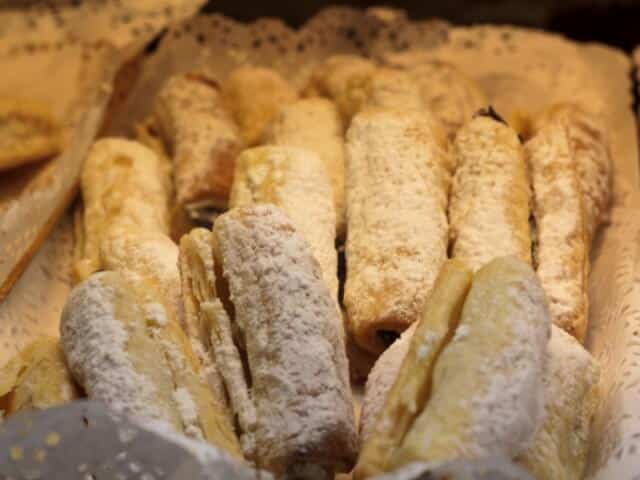 Doce Travesseiros. Comida típica para comer em Sintra 